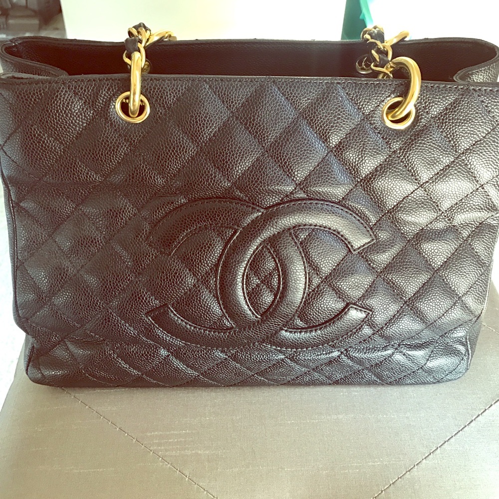 Vintage CHANEL CC mark quilted chain bag black