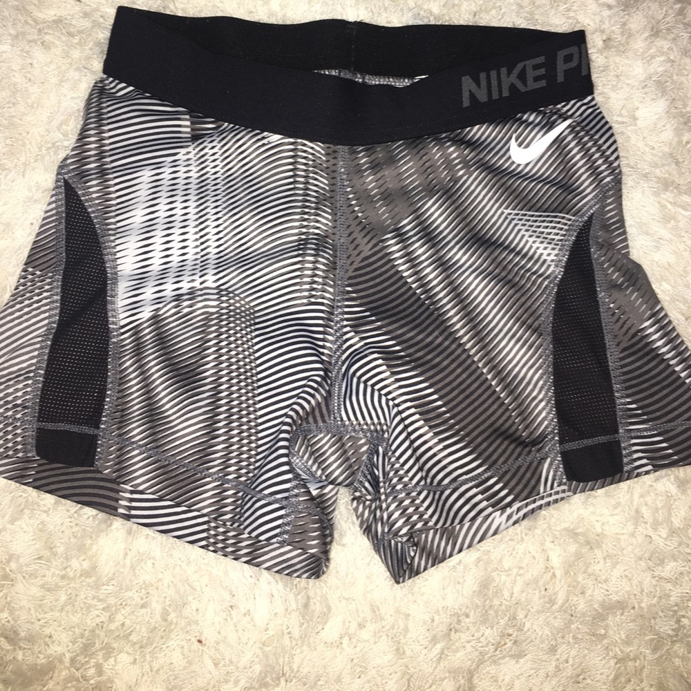 Nike pros size xs