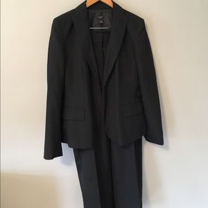 Black Ann Taylor pantsuit 👠