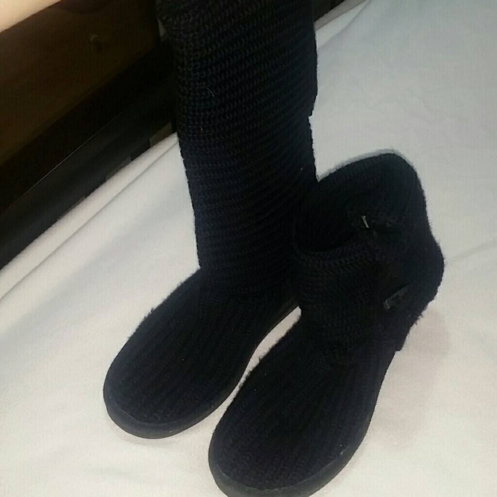 Bearpaw knitted boots