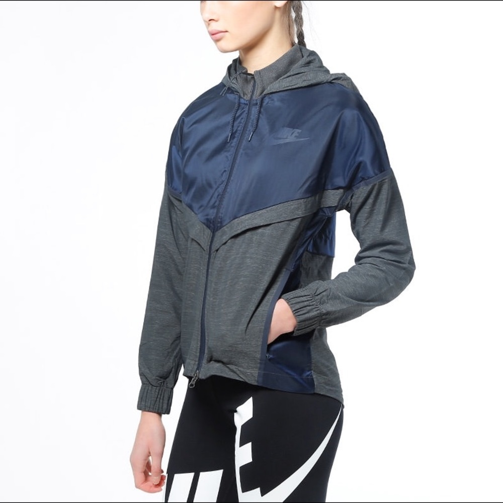 Nike "Windrunner" Windbreaker -- Large