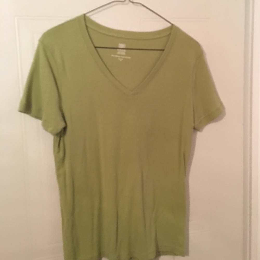 Faded glory v-neck shirt in sage