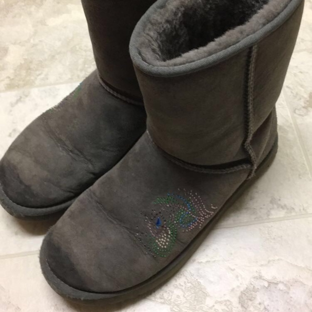 Short grey uggs