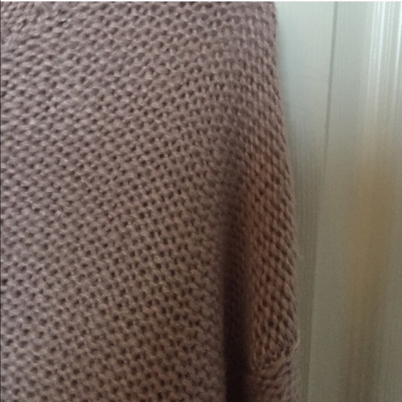 Hollister Sweater - Picture 3 of 3