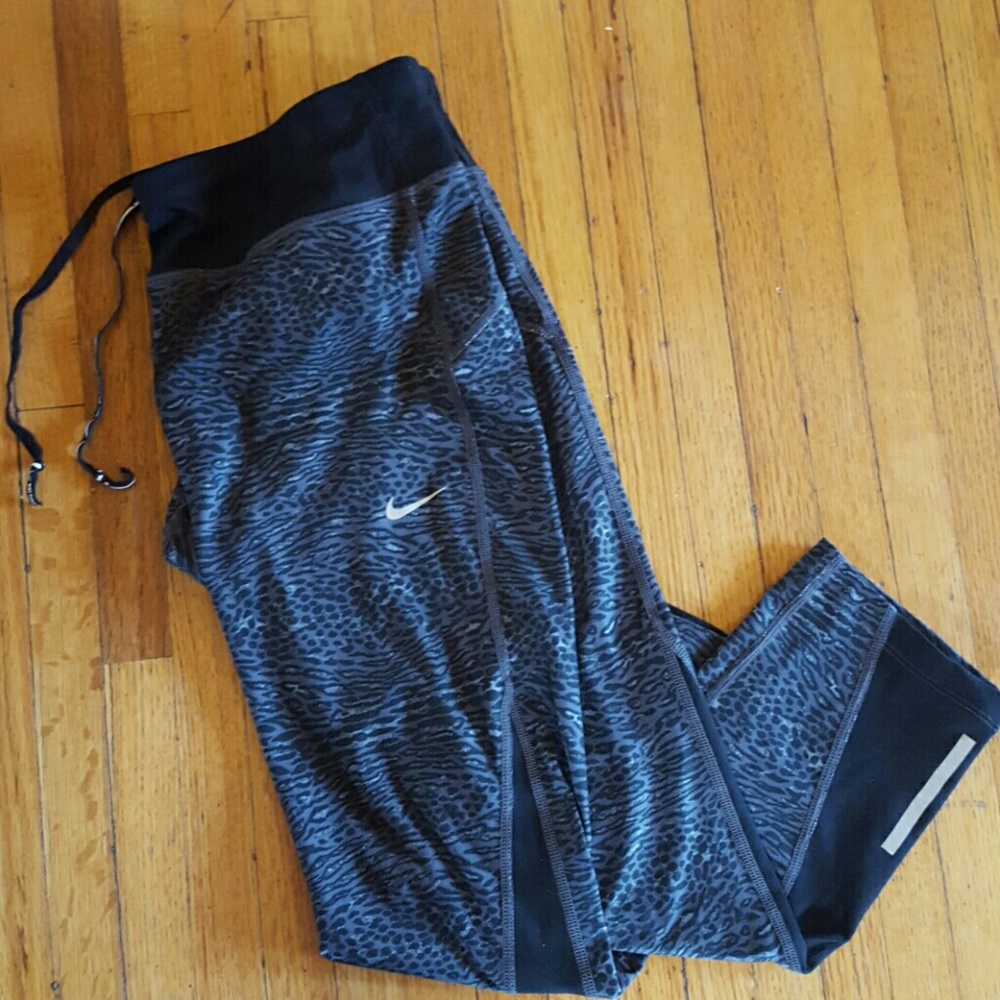Nike athletic running tights, capris.  Large EUC
