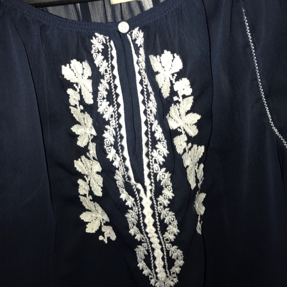 Blouse - Picture 2 of 3