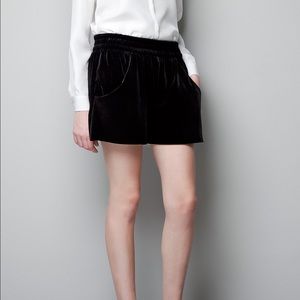 NWT Zara velvet Bermuda shorts in black