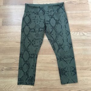 Lululemon Crop Bottoms Size 8
