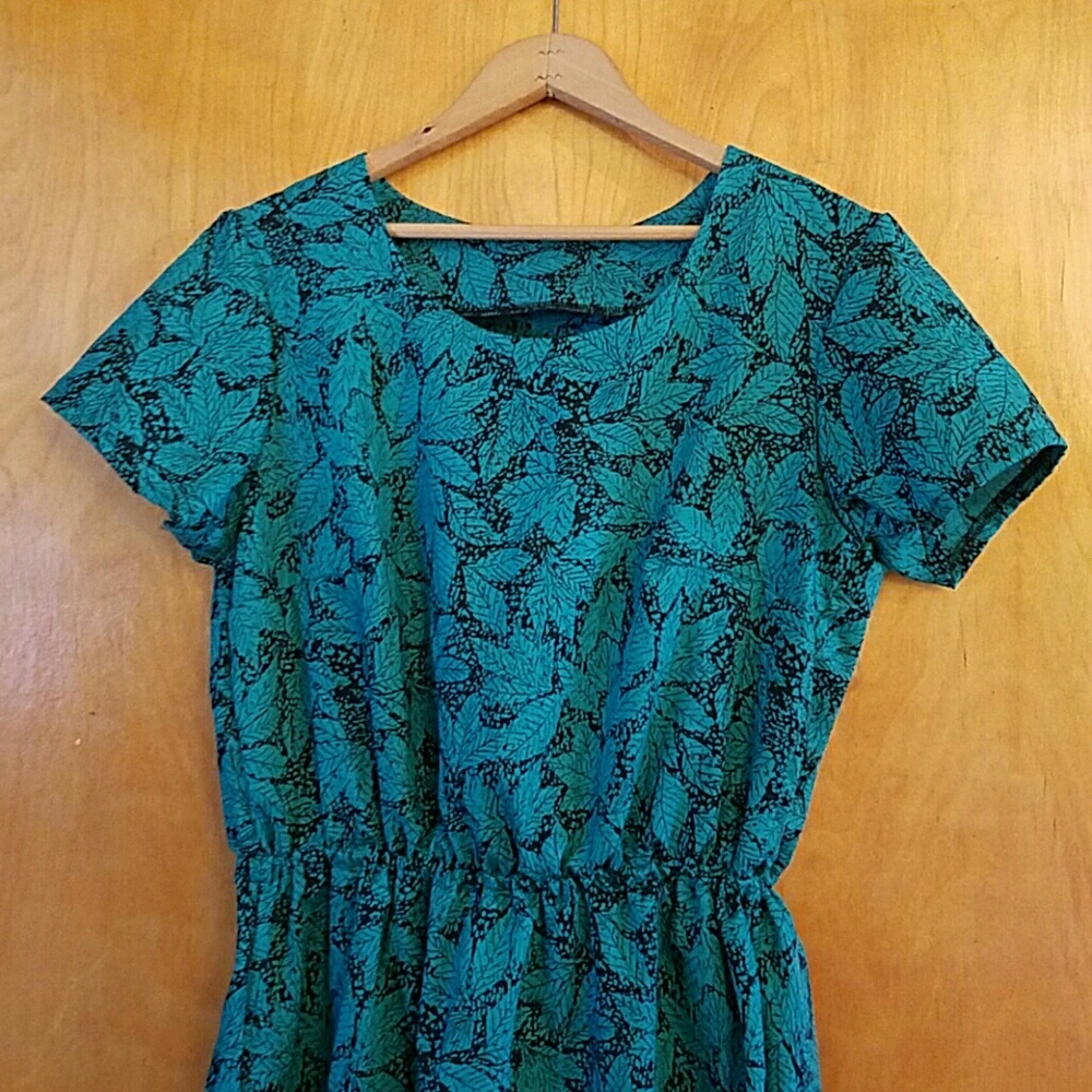 Tunic Blue-Green and black leaf print