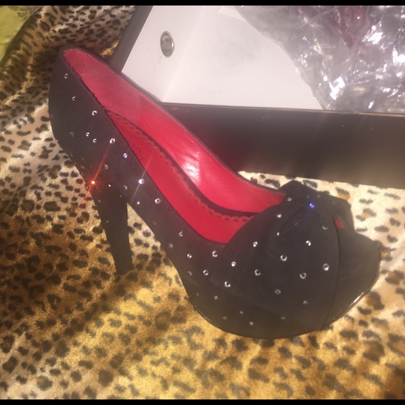 Tara Subkoff for Bebe - Picture 2 of 7