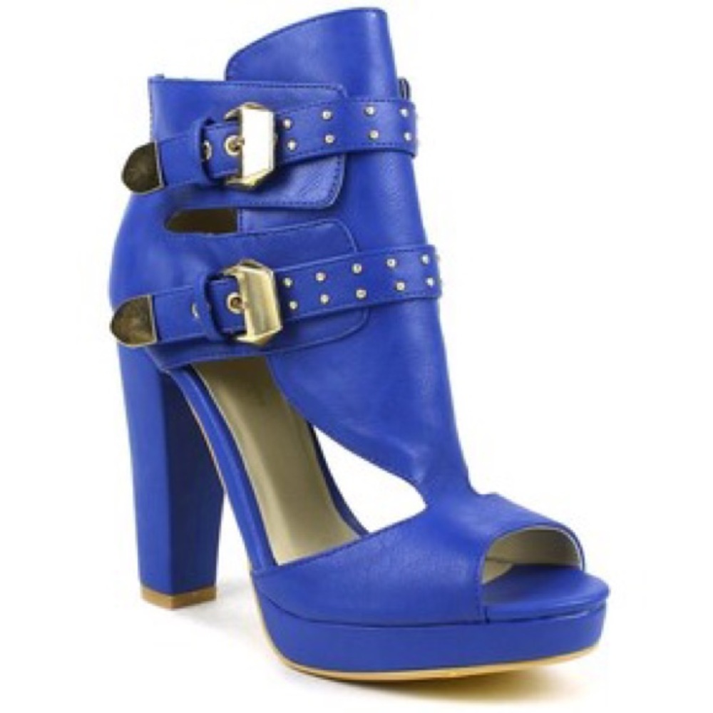 Blue Heels w/ gold detailing 💙