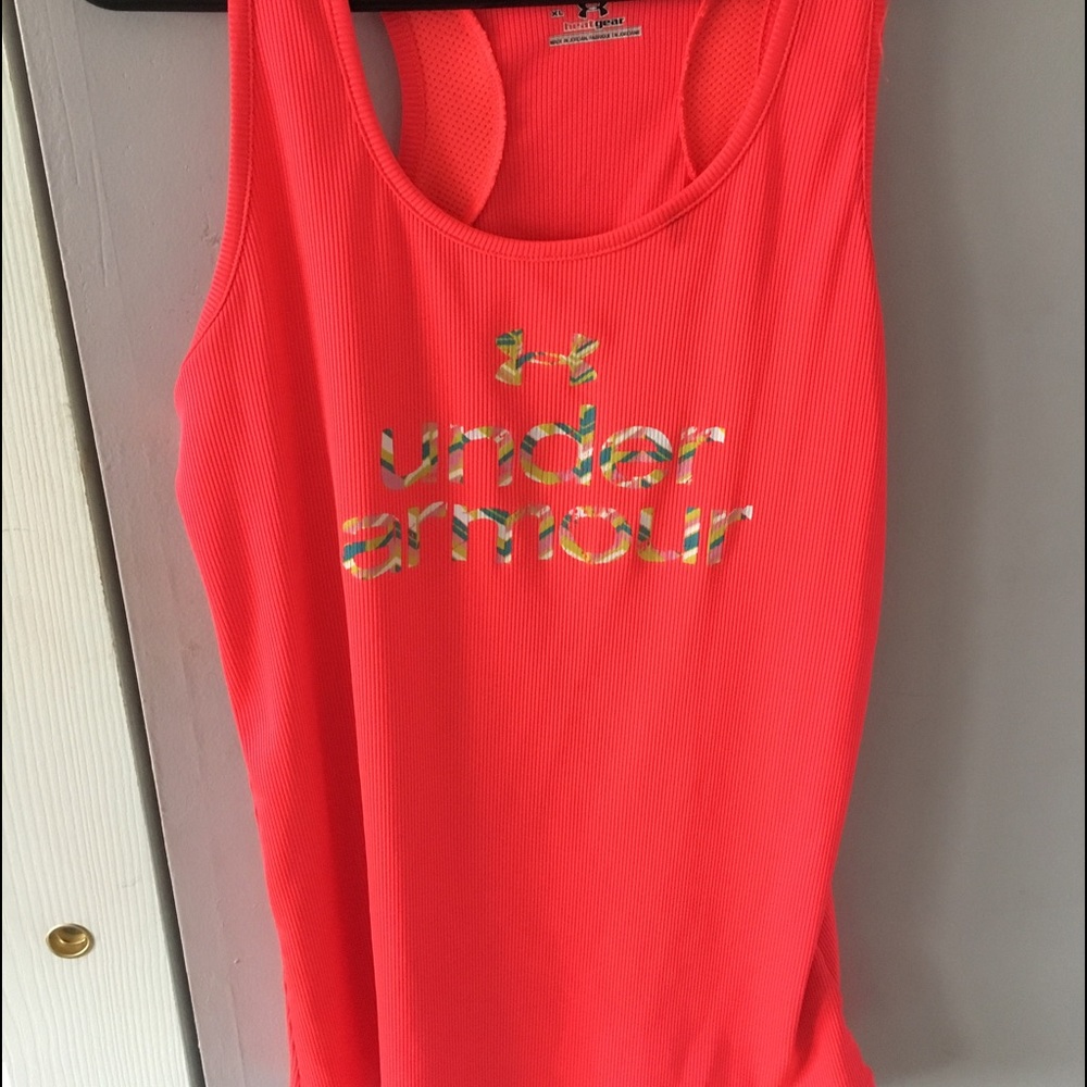 UNDER ARMOUR HEATGEAR TANK SIZE XL🌸