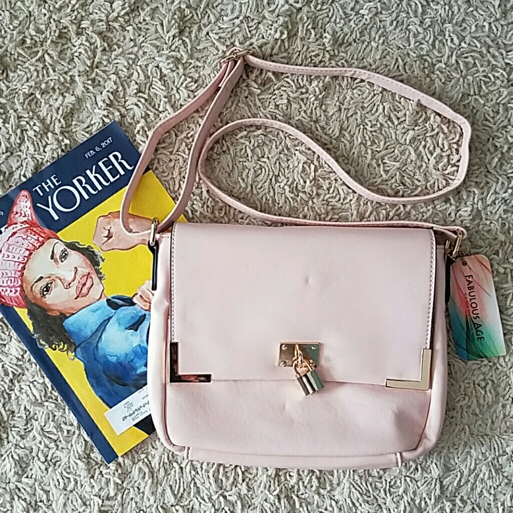 NWT 💕 Peach Purse (w. Plentiful Pockets!)
