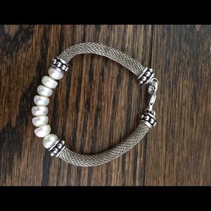 Pearl bracelet