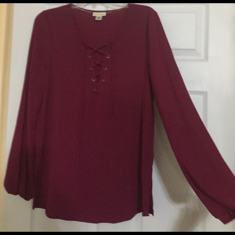 Burgundy top NWOT medium