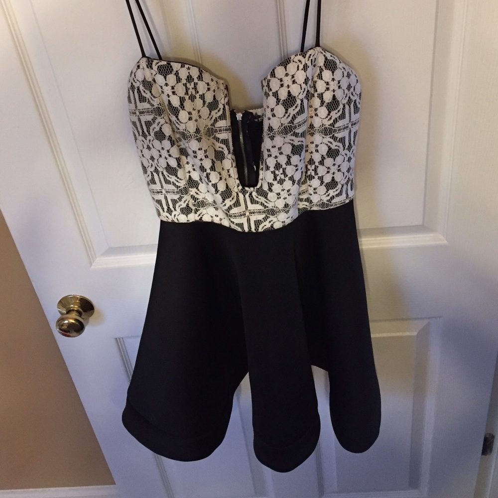 Lace Plunge Skater Dress - Picture 4 of 4