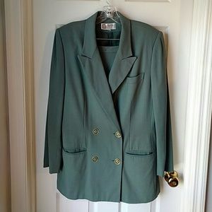 Atrium Collection Skirt Suite