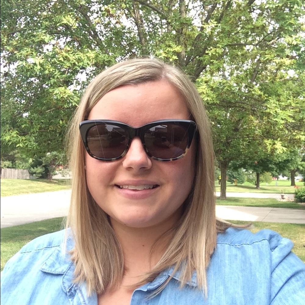 Meet your Posher, Emily!