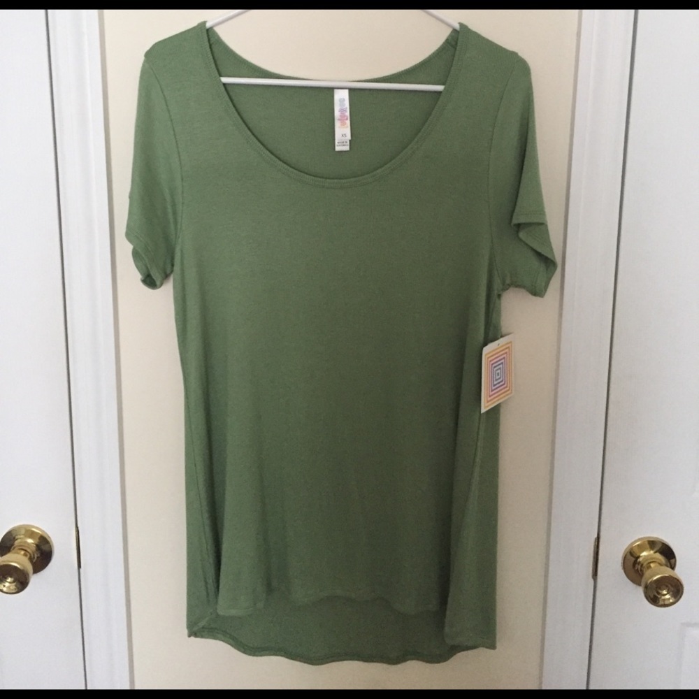 NWT Lularoe Classic T XS