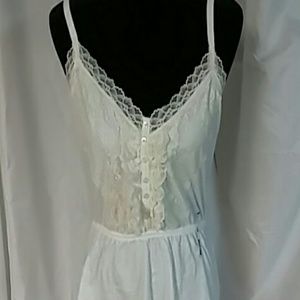 NWT ADJUSTABLE SPAGHETTI STRAP TOP