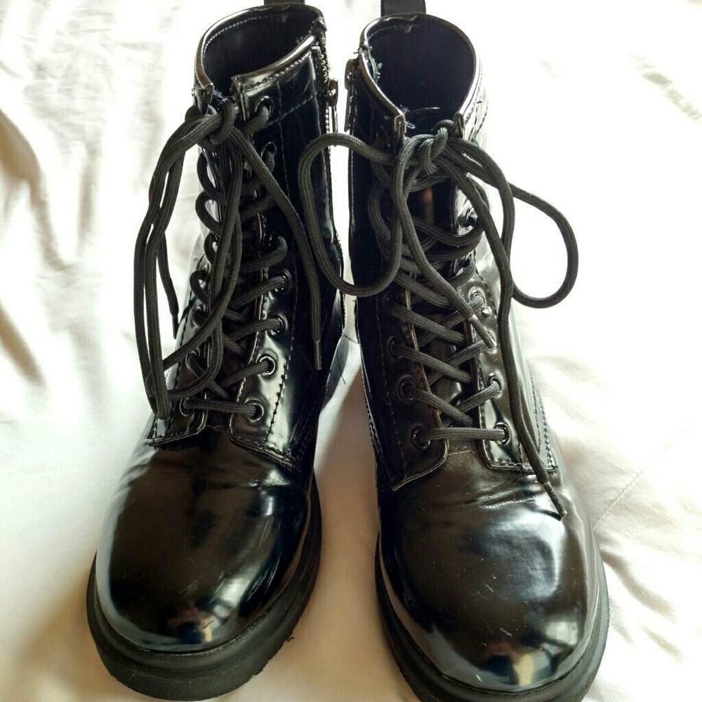 Combat boots