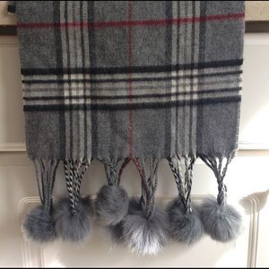 Scarf with rabbit fur tassels