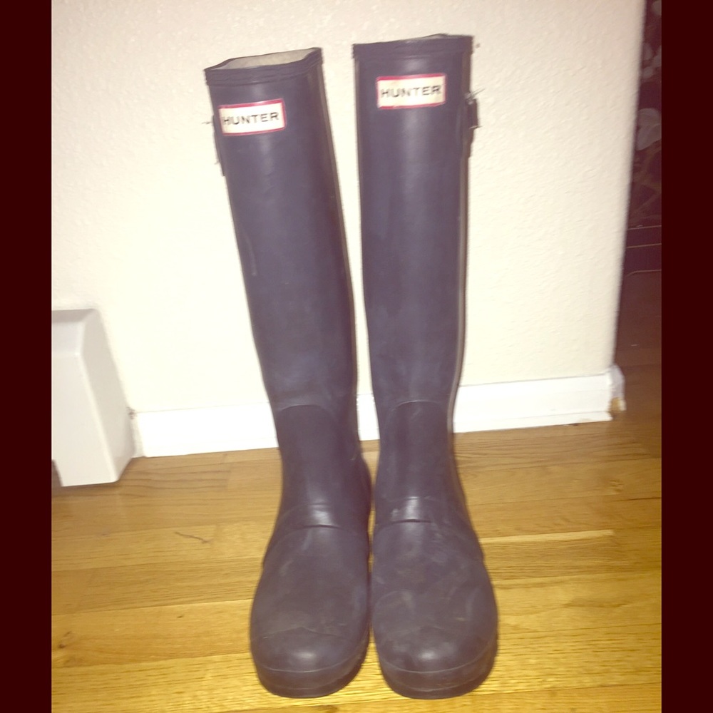 Pre-loved Navy Hunter Boots Size 9.