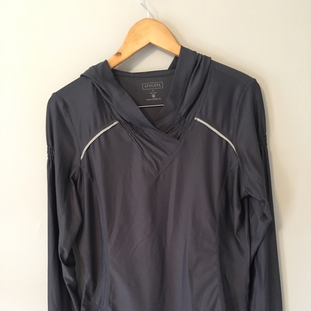 Grey Athleta hooded running shirt
