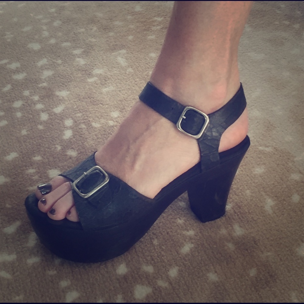 Black Cordero leather sandals