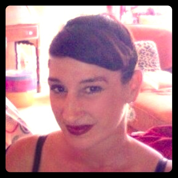 Meet your Posher, Liza - Picture 2 of 6