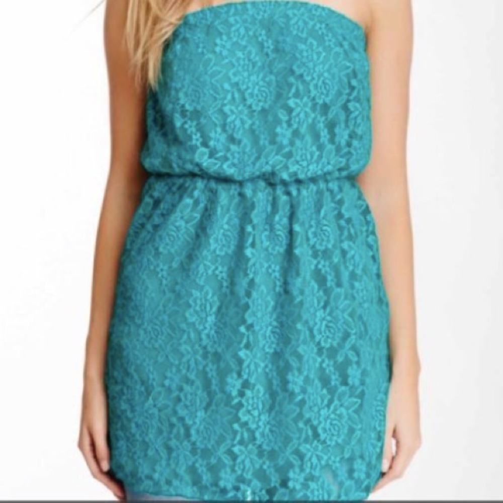 Gorgeous teal lace dress 👗