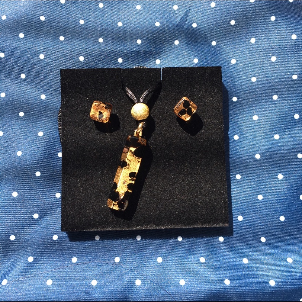 Leopard necklace and earring set.