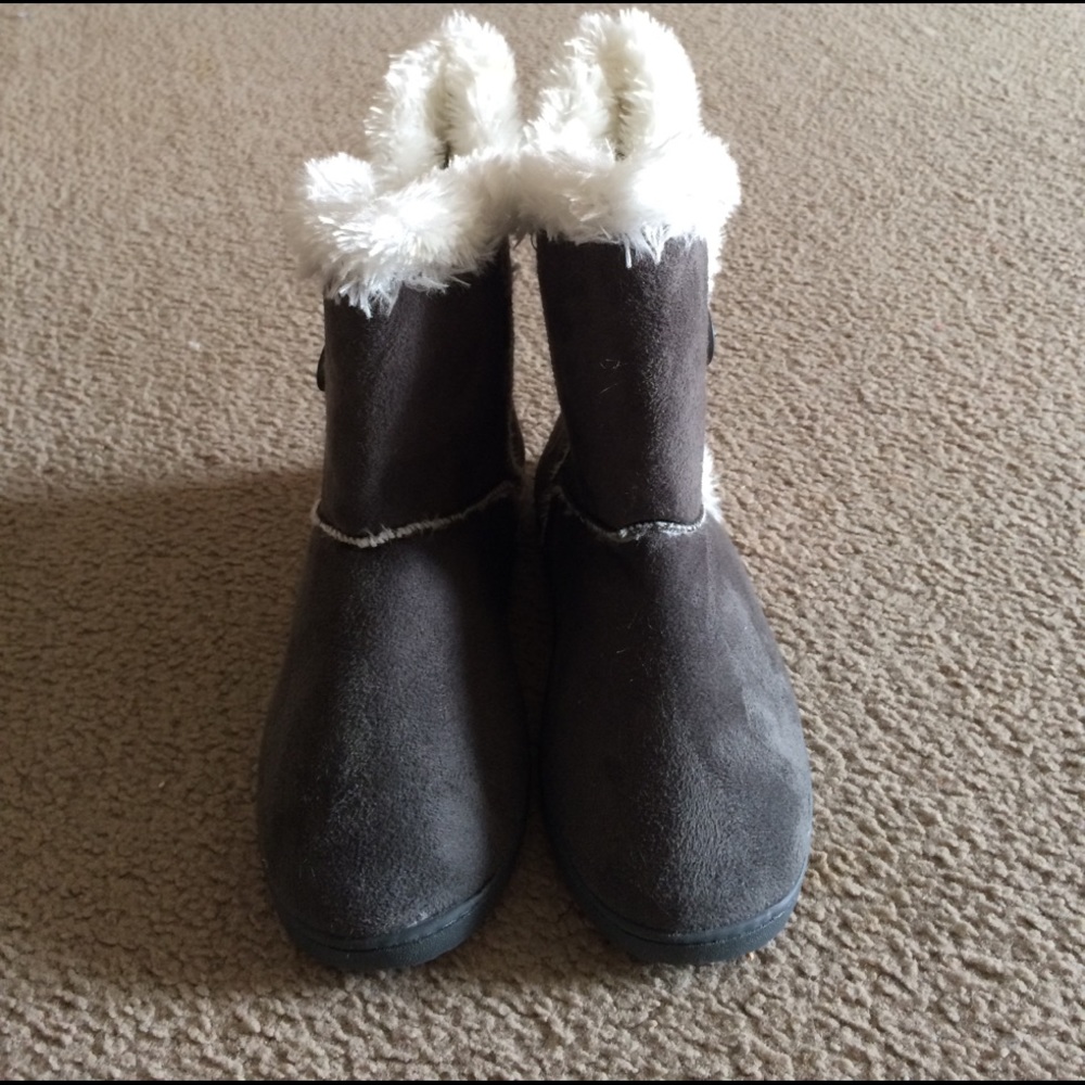 Dark grey faux fur boots