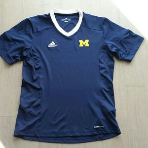 Adidas women's athletic shirt size large.