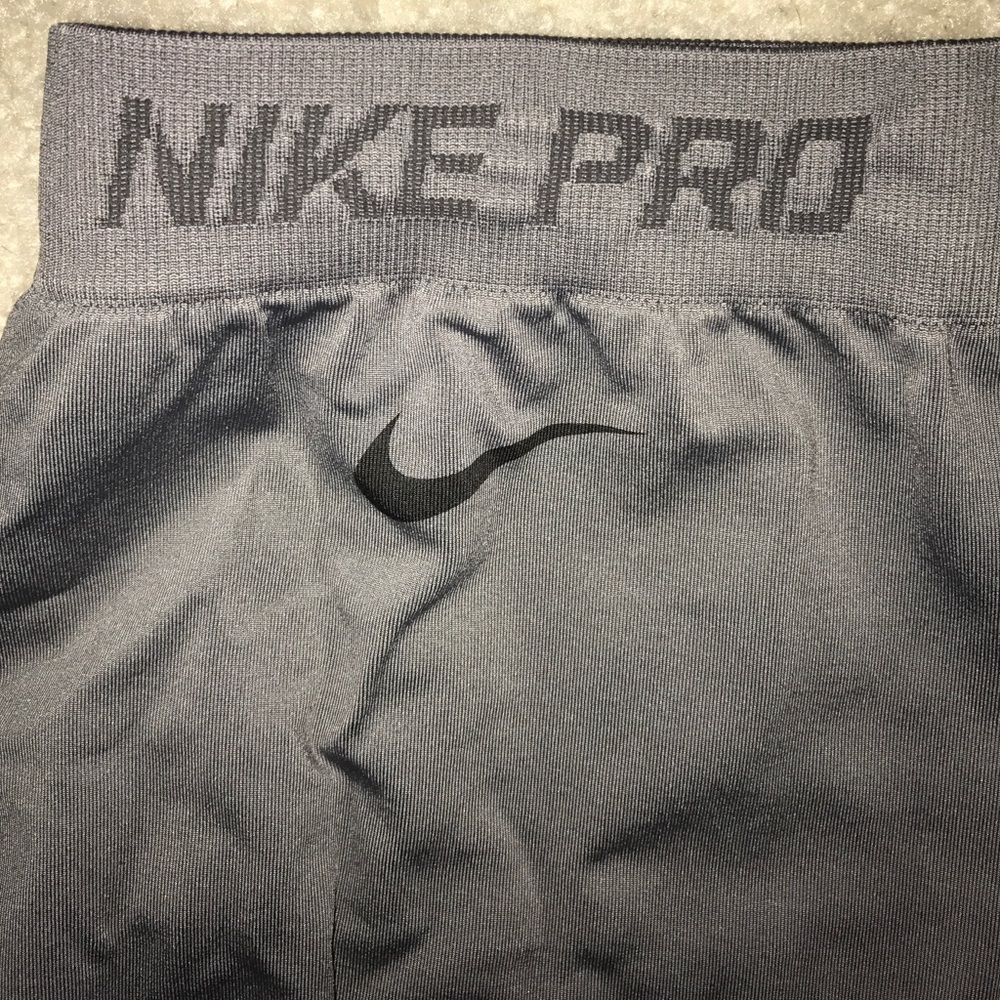 grey nike pro capris