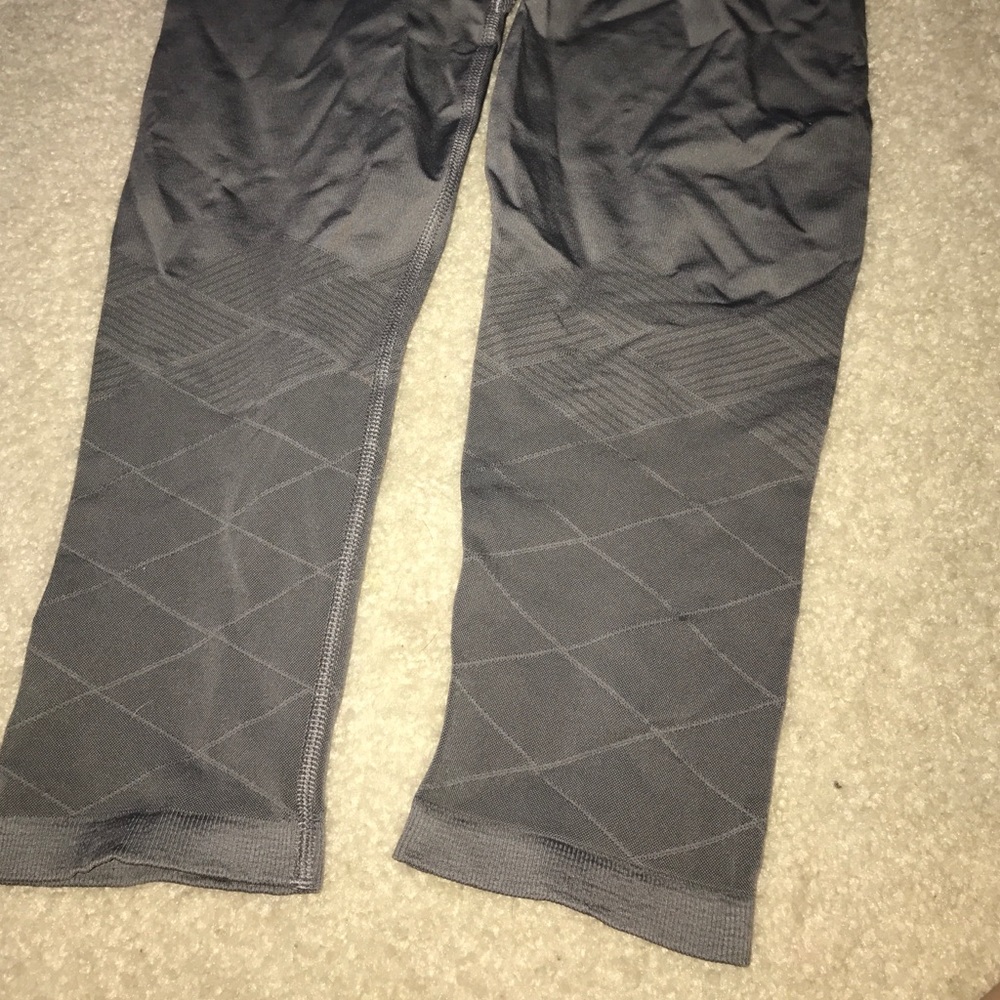 grey nike pro capris - Picture 2 of 4