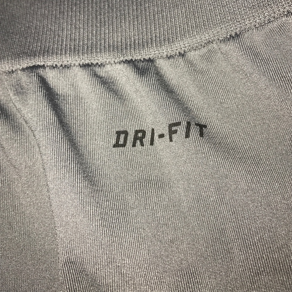 grey nike pro capris - Picture 3 of 4