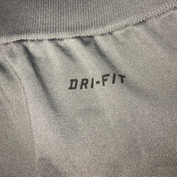 grey nike pro capris - Picture 3 of 4