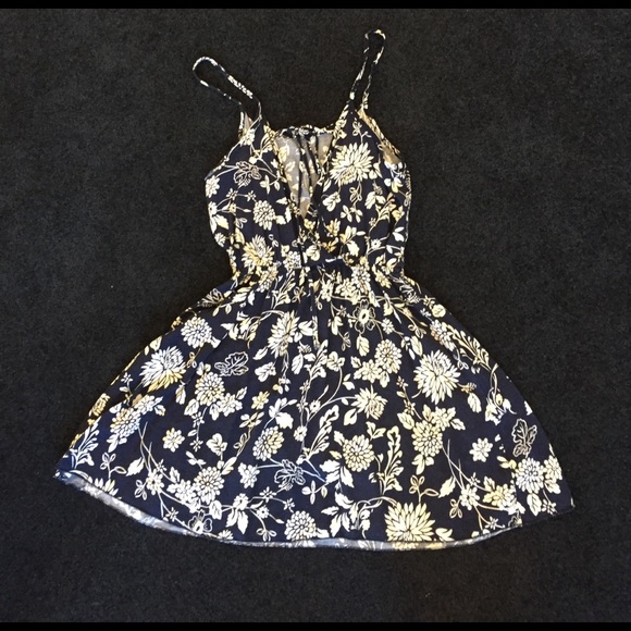 Flirty summer dress - Picture 2 of 3