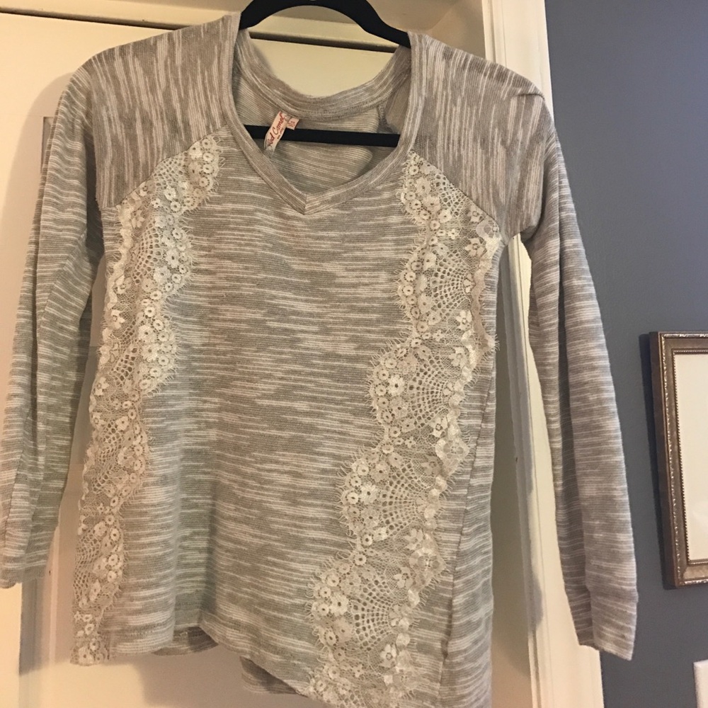 Grey shirt with lace details