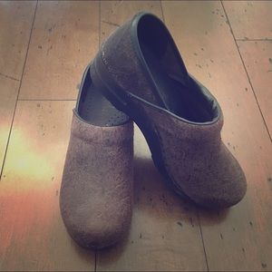 Saddle Brown Distressed Sanitas