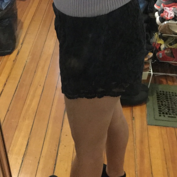 Black Lacey shorts [CLOSET CLEAROUT] - Picture 4 of 4
