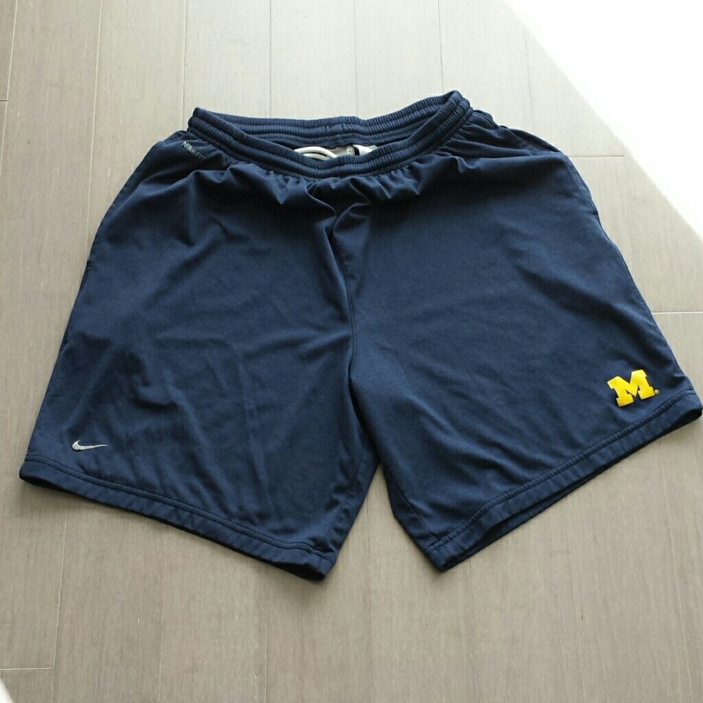 Nike FIT DRY shorts. Large. Michigan logo