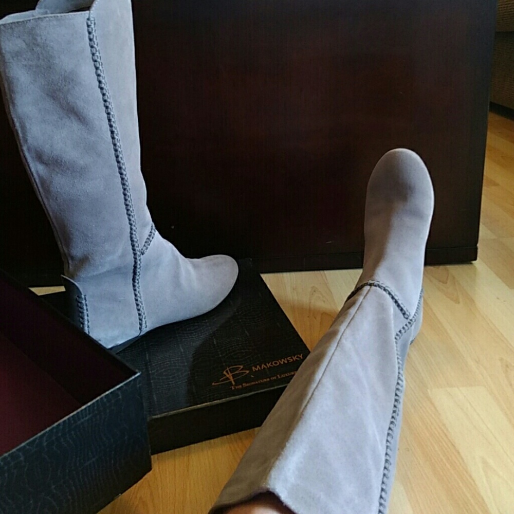 B. Makowsky Boots