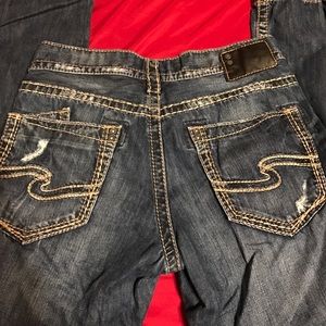 Silver jeans 30x32 distressed. Great condition.