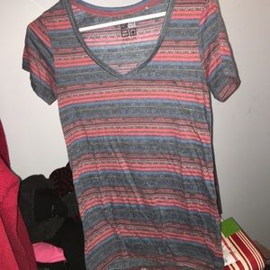 Pattern v neck tee shirt