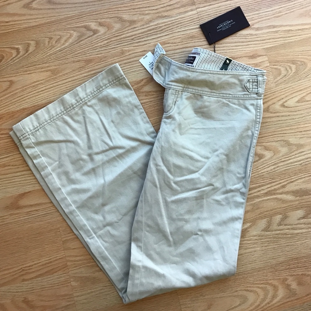 BNWT Abercrombie & Fitch Khakis size 4