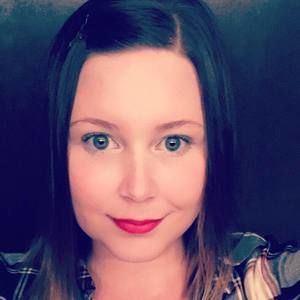 Meet your Posher, Larissa