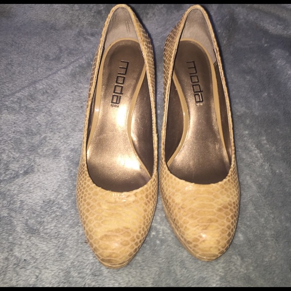 Nude crocodile platform heels - Picture 1 of 10