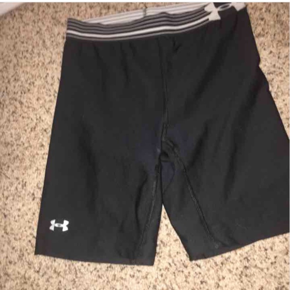 XS under armour compression shorts